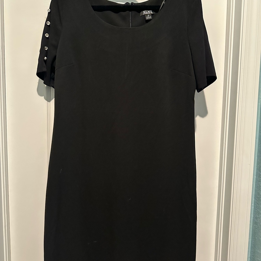 SLNY Black Sheath Dress Short Sleeve Crew Neck